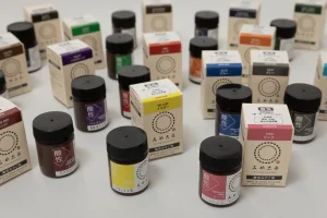 酸性みやこ染のボトルが並んでいる写真