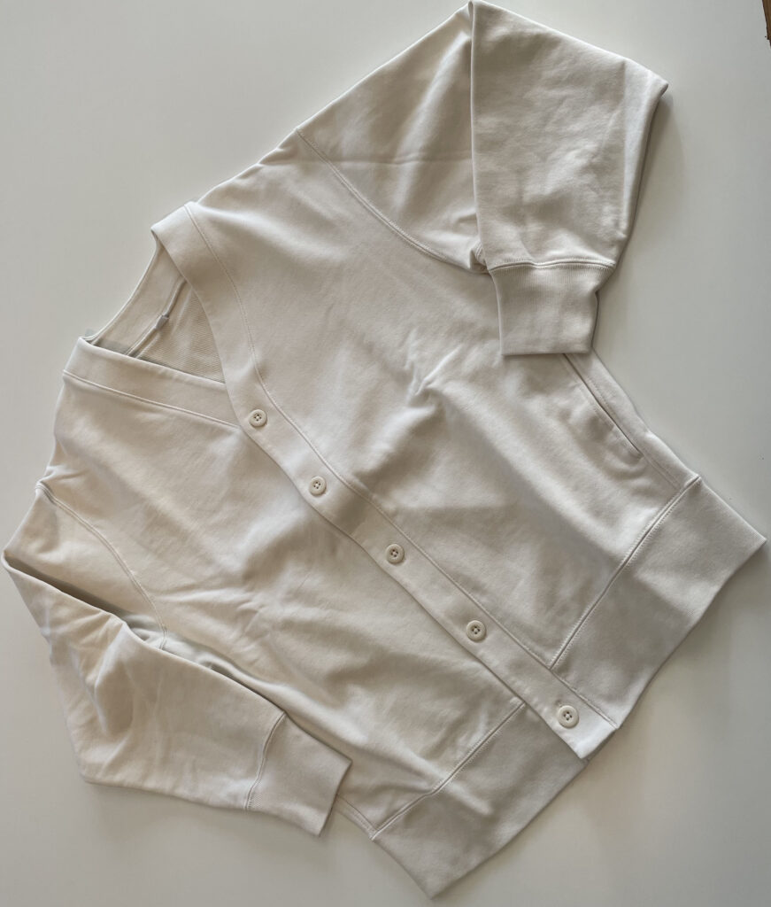 染める前のホワイトカーディガン